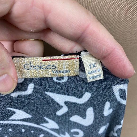 Choices Woman geometric print tunic/blouse, size 1X, short sleeves - Picture 3 of 7